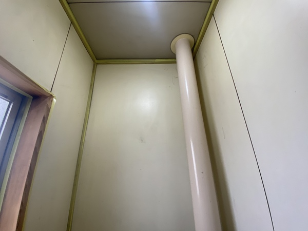 岡崎市→市営住宅 トイレ内・台所1部塗装施行
